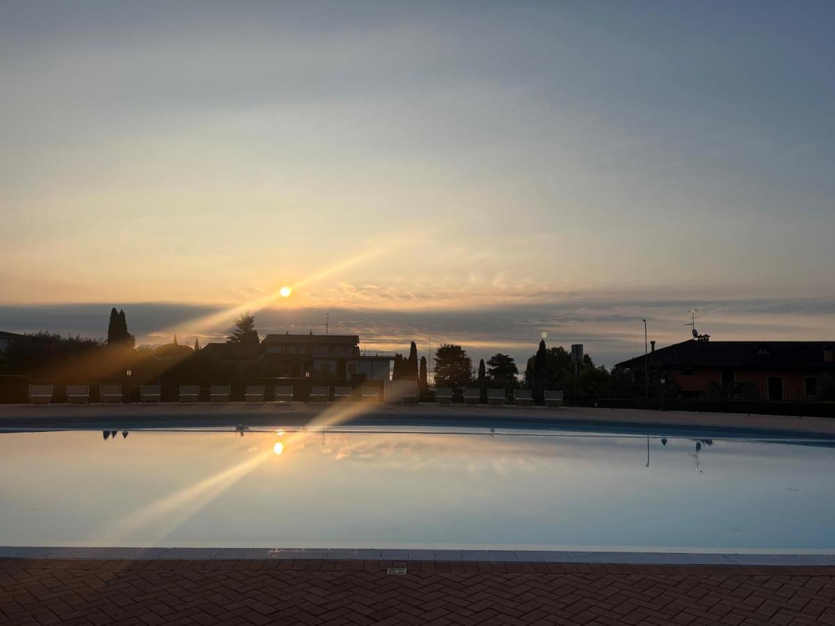 Le Terrazze Sul Lago Hotel & Residence ปาเดงเก ซุล การ์ดา ภายนอก รูปภาพ