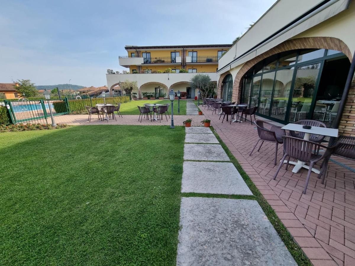 Le Terrazze Sul Lago Hotel & Residence ปาเดงเก ซุล การ์ดา ภายนอก รูปภาพ