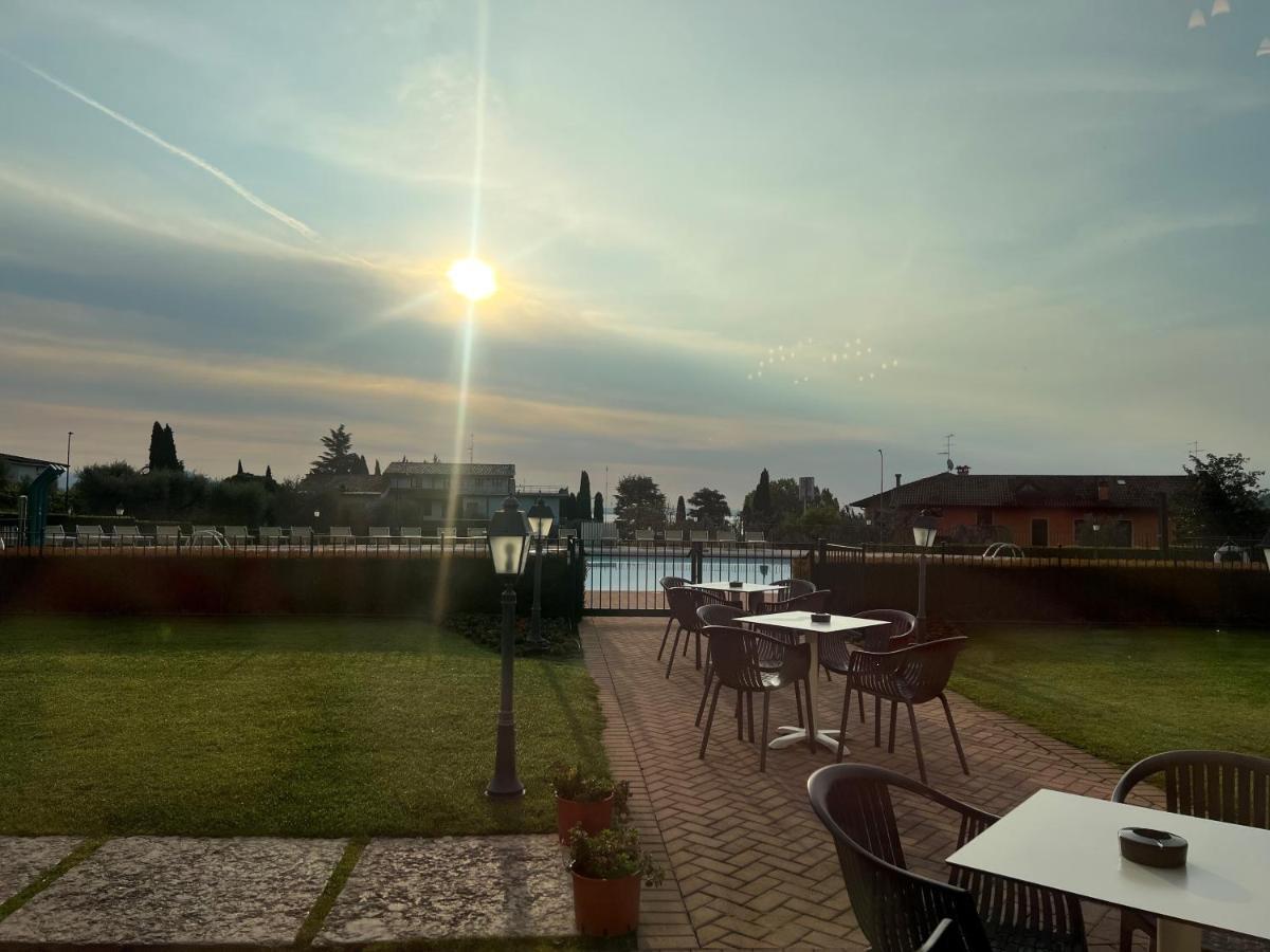 Le Terrazze Sul Lago Hotel & Residence ปาเดงเก ซุล การ์ดา ภายนอก รูปภาพ