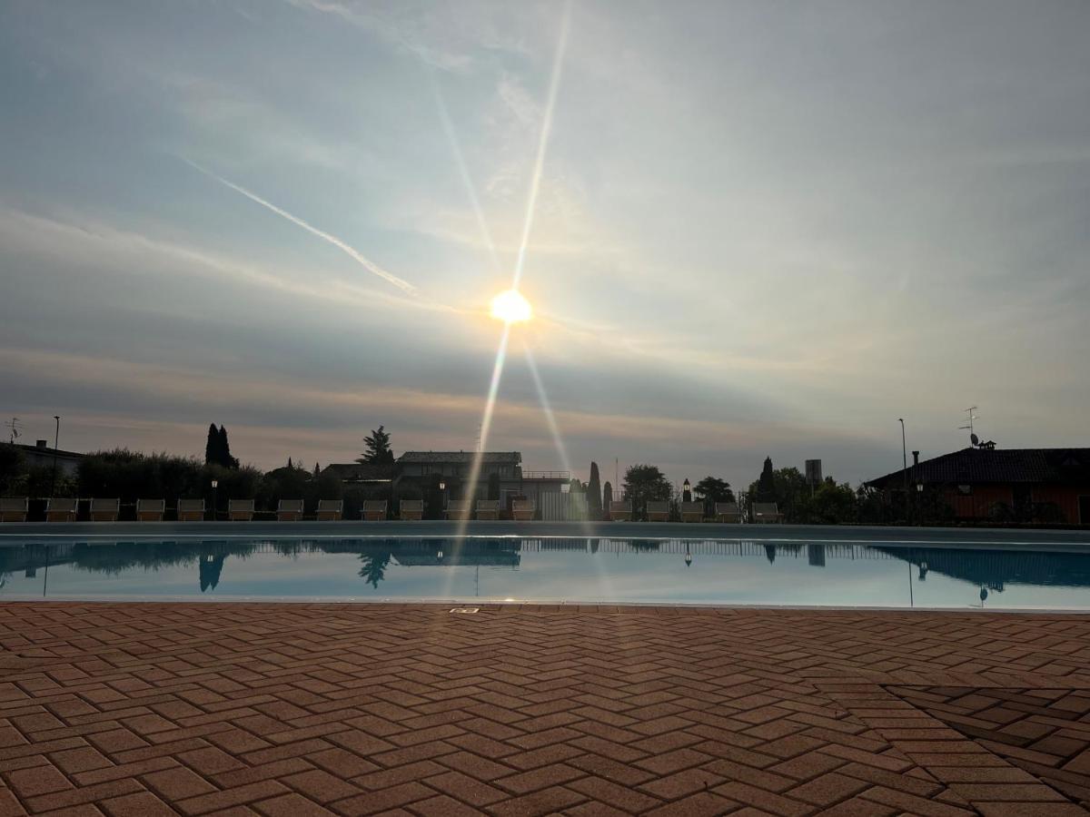 Le Terrazze Sul Lago Hotel & Residence ปาเดงเก ซุล การ์ดา ภายนอก รูปภาพ