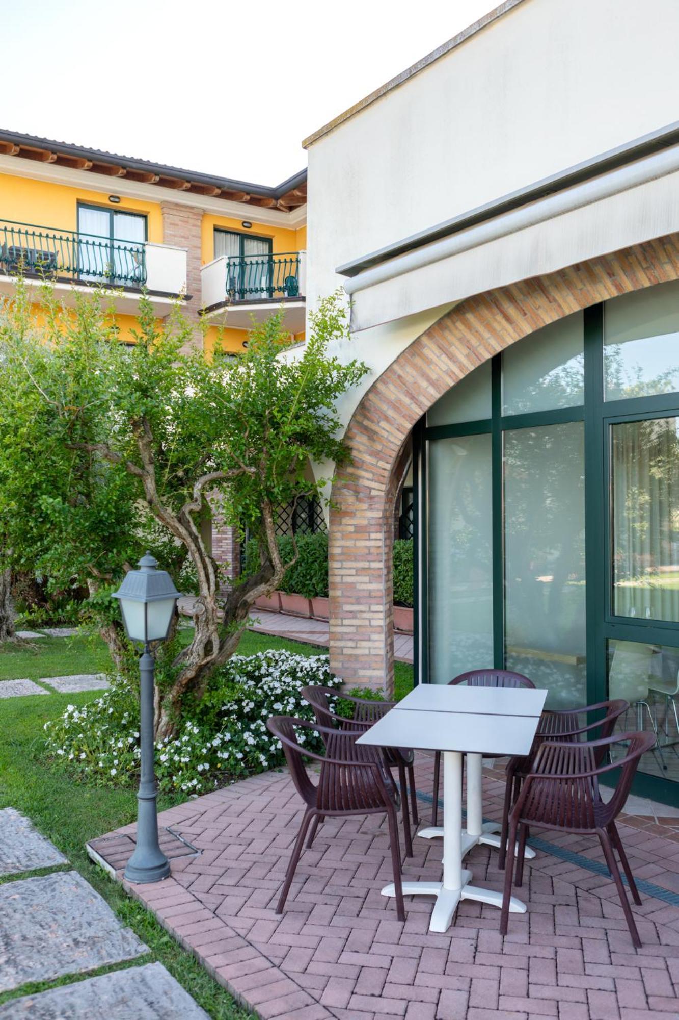 Le Terrazze Sul Lago Hotel & Residence ปาเดงเก ซุล การ์ดา ภายนอก รูปภาพ