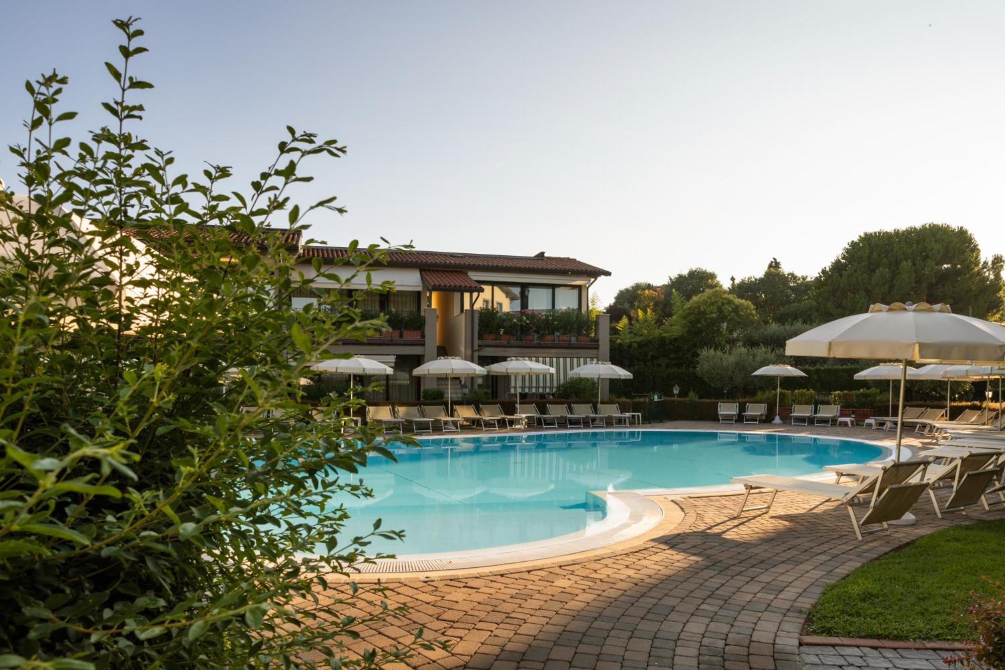 Le Terrazze Sul Lago Hotel & Residence ปาเดงเก ซุล การ์ดา ภายนอก รูปภาพ