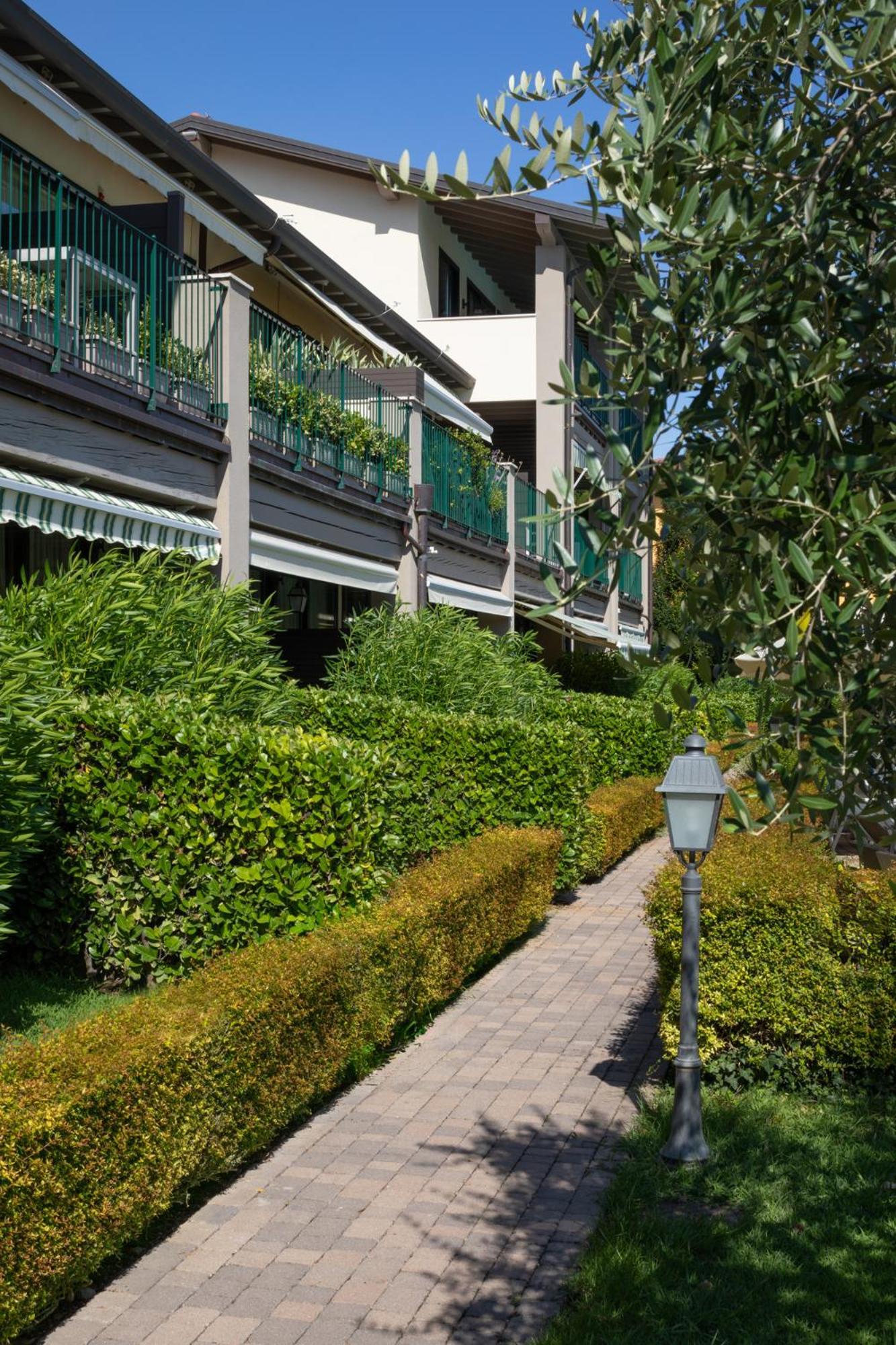 Le Terrazze Sul Lago Hotel & Residence ปาเดงเก ซุล การ์ดา ภายนอก รูปภาพ
