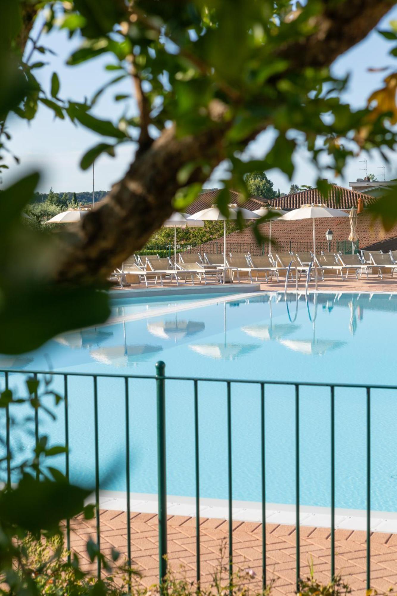 Le Terrazze Sul Lago Hotel & Residence ปาเดงเก ซุล การ์ดา ภายนอก รูปภาพ