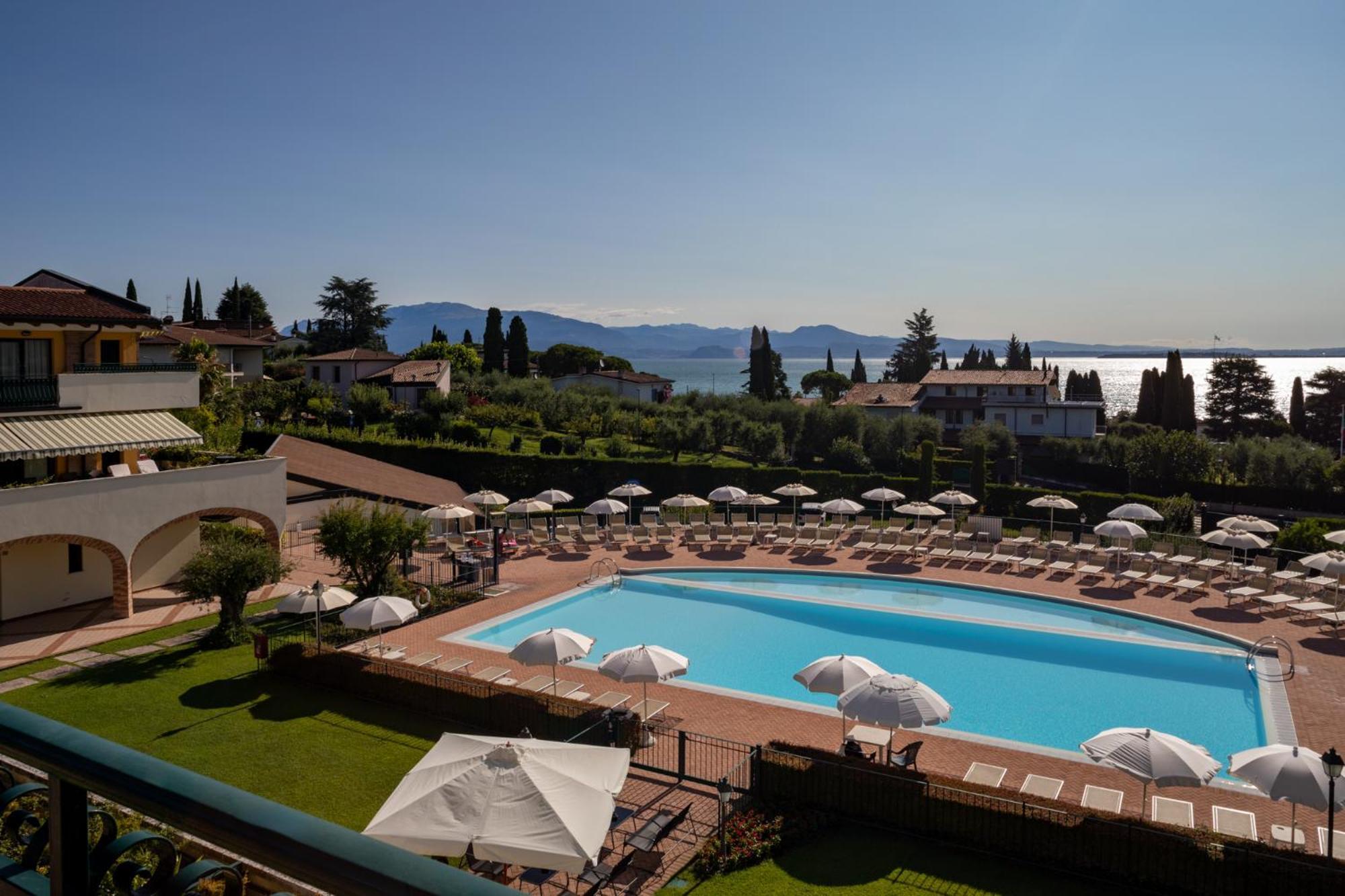 Le Terrazze Sul Lago Hotel & Residence ปาเดงเก ซุล การ์ดา ภายนอก รูปภาพ