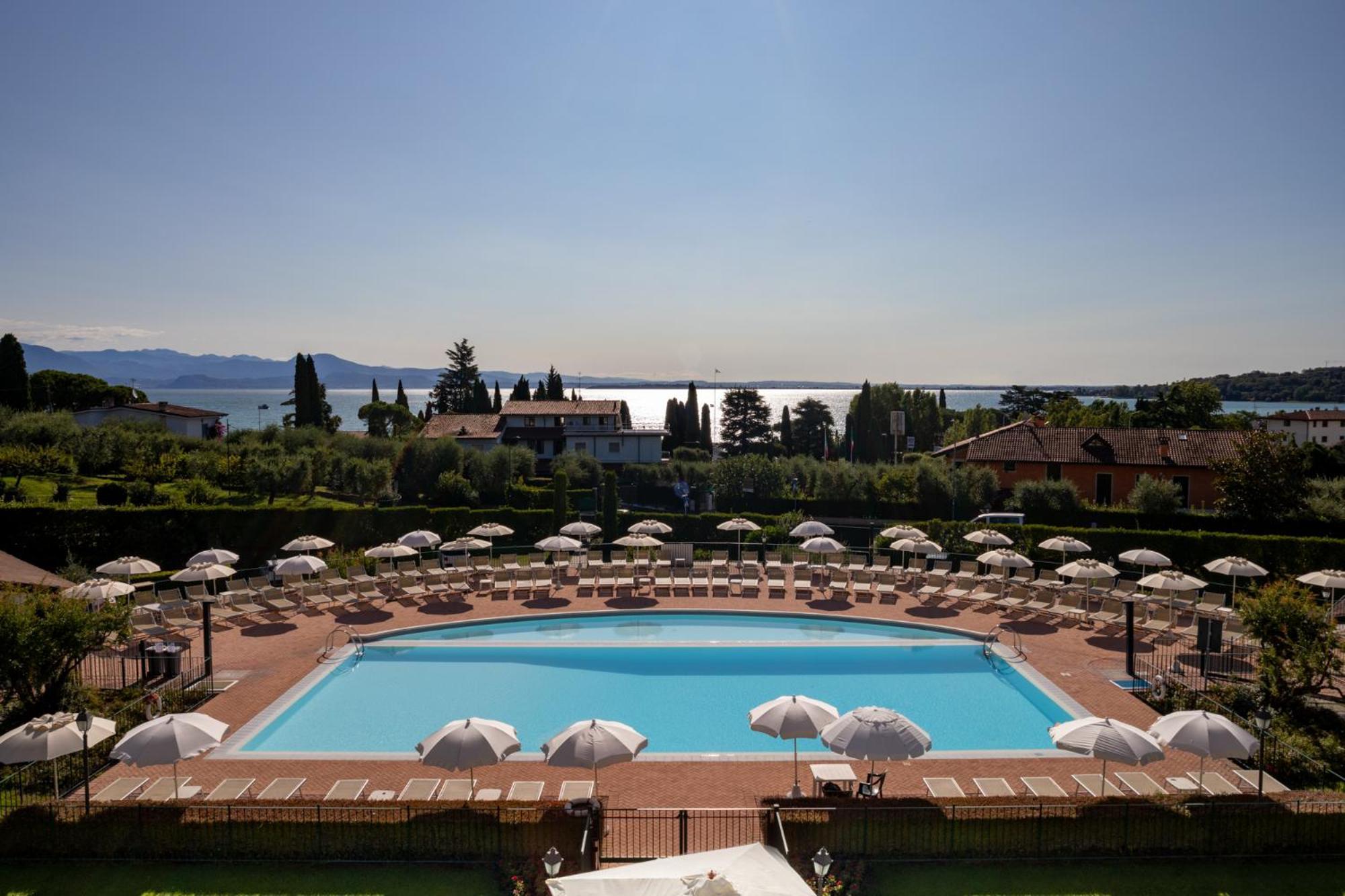 Le Terrazze Sul Lago Hotel & Residence ปาเดงเก ซุล การ์ดา ภายนอก รูปภาพ