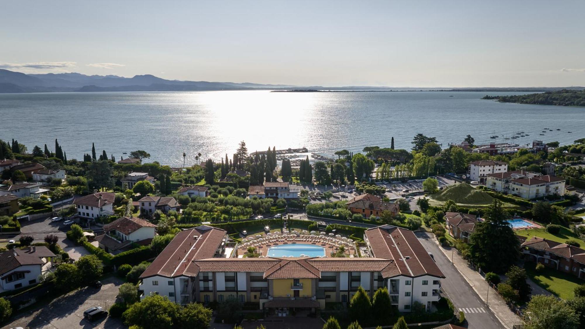 Le Terrazze Sul Lago Hotel & Residence ปาเดงเก ซุล การ์ดา ภายนอก รูปภาพ