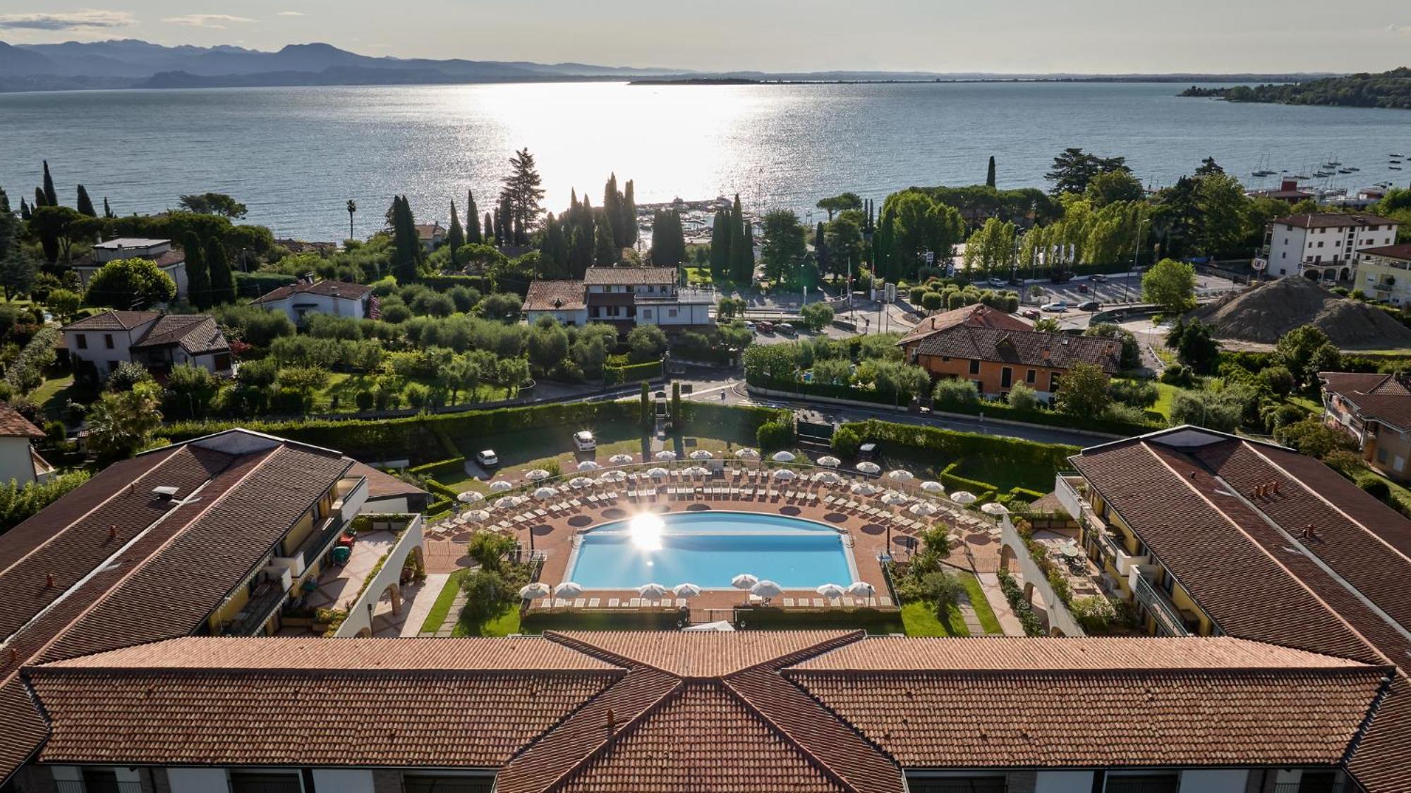 Le Terrazze Sul Lago Hotel & Residence ปาเดงเก ซุล การ์ดา ภายนอก รูปภาพ